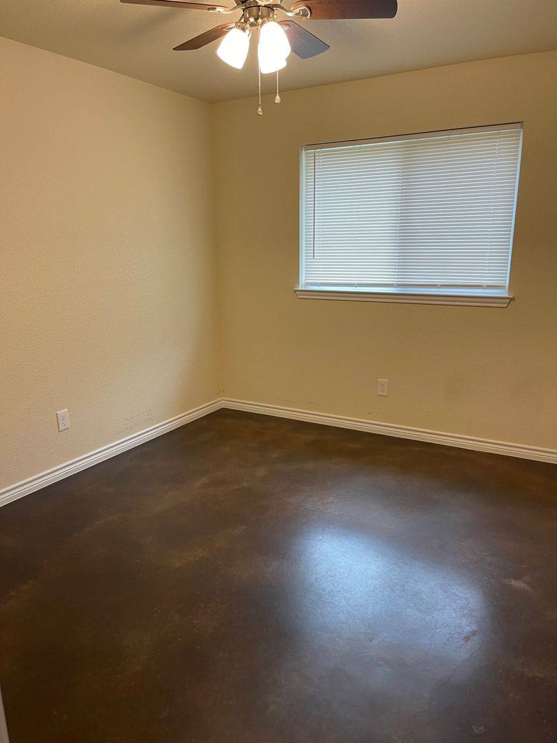 House for rent at 908 E Ave, Lampasas, TX 76550