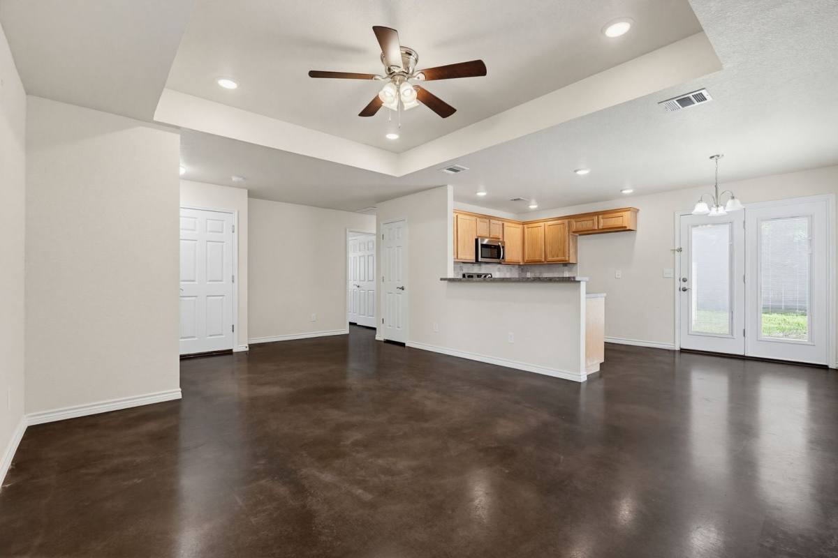 House for rent at 908 E Ave, Lampasas, TX 76550