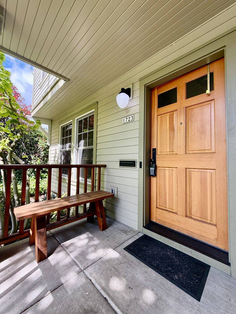 Townhouse for rent at 1723-1727 SE Nehalem St, Portland, OR 97202