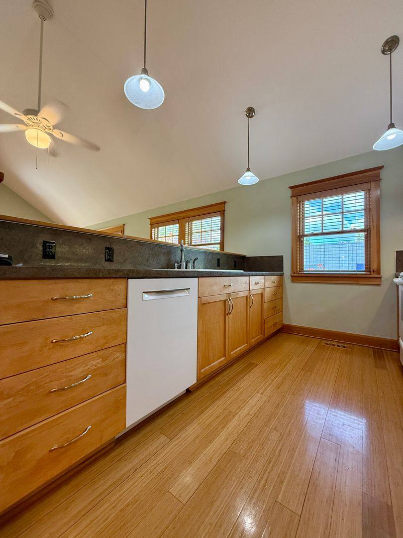 Townhouse for rent at 1723-1727 SE Nehalem St, Portland, OR 97202