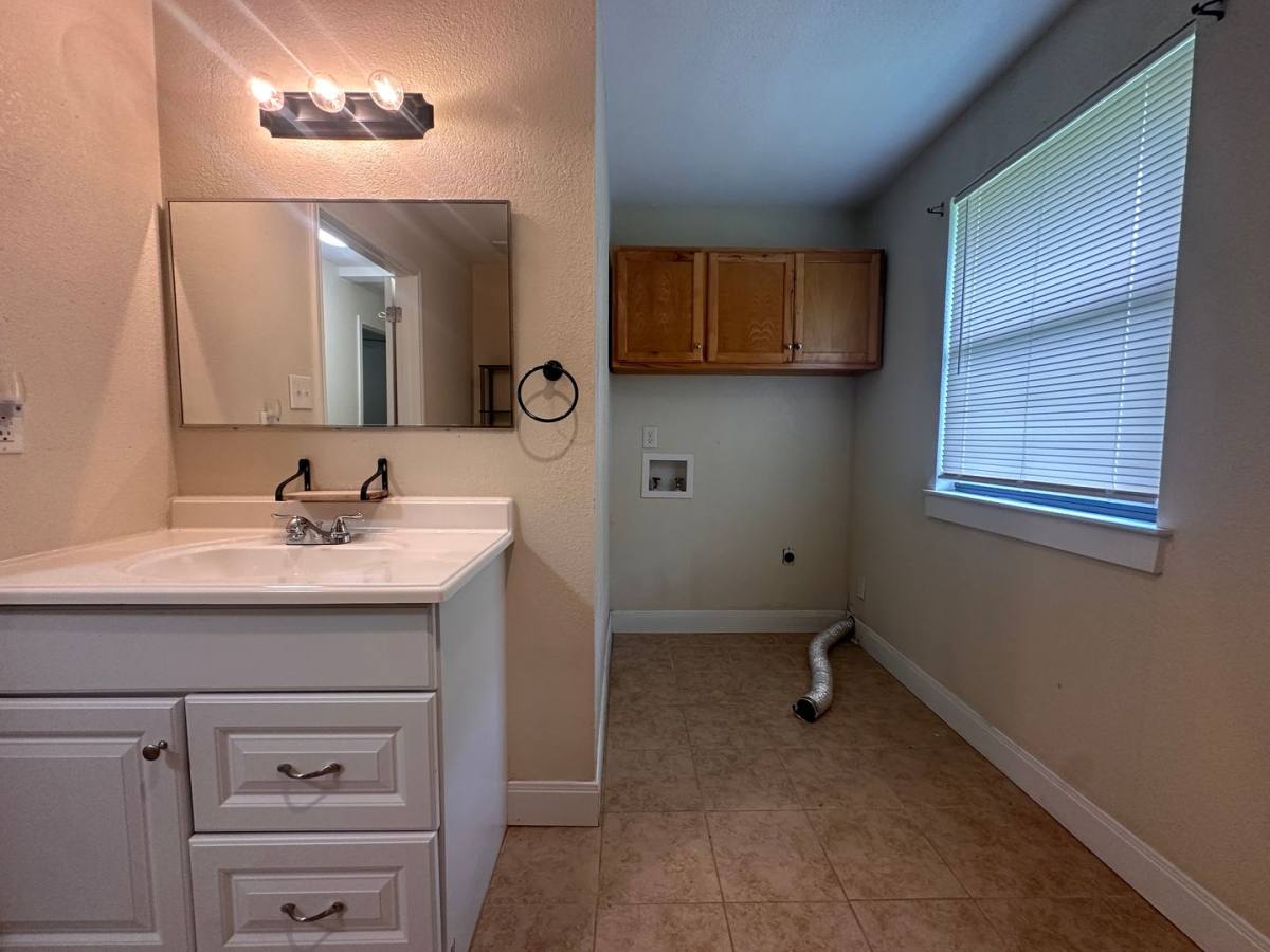 Apartment for rent at 217 SE 2nd St, Cross Plains, TX 76443