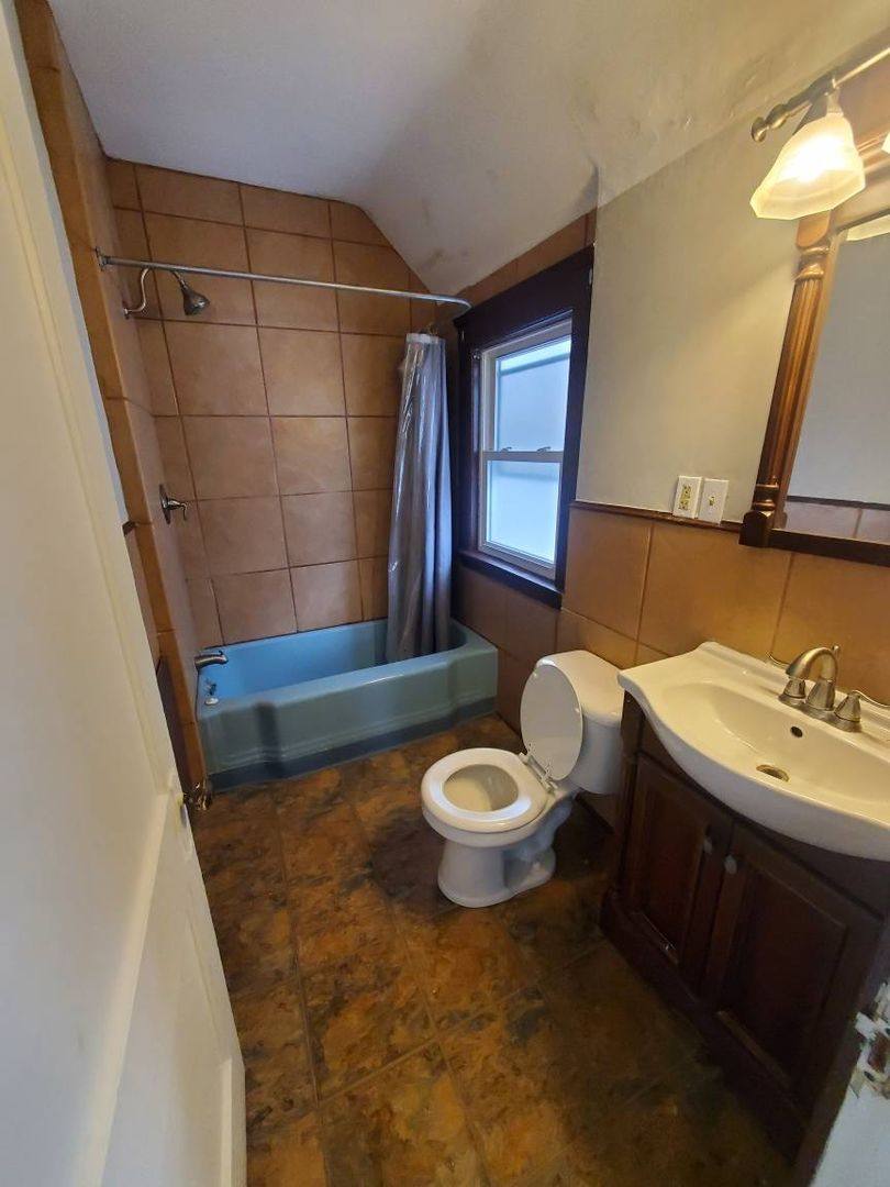 Apartment for rent at 14205 Savannah Ave, Cleveland, OH 44112