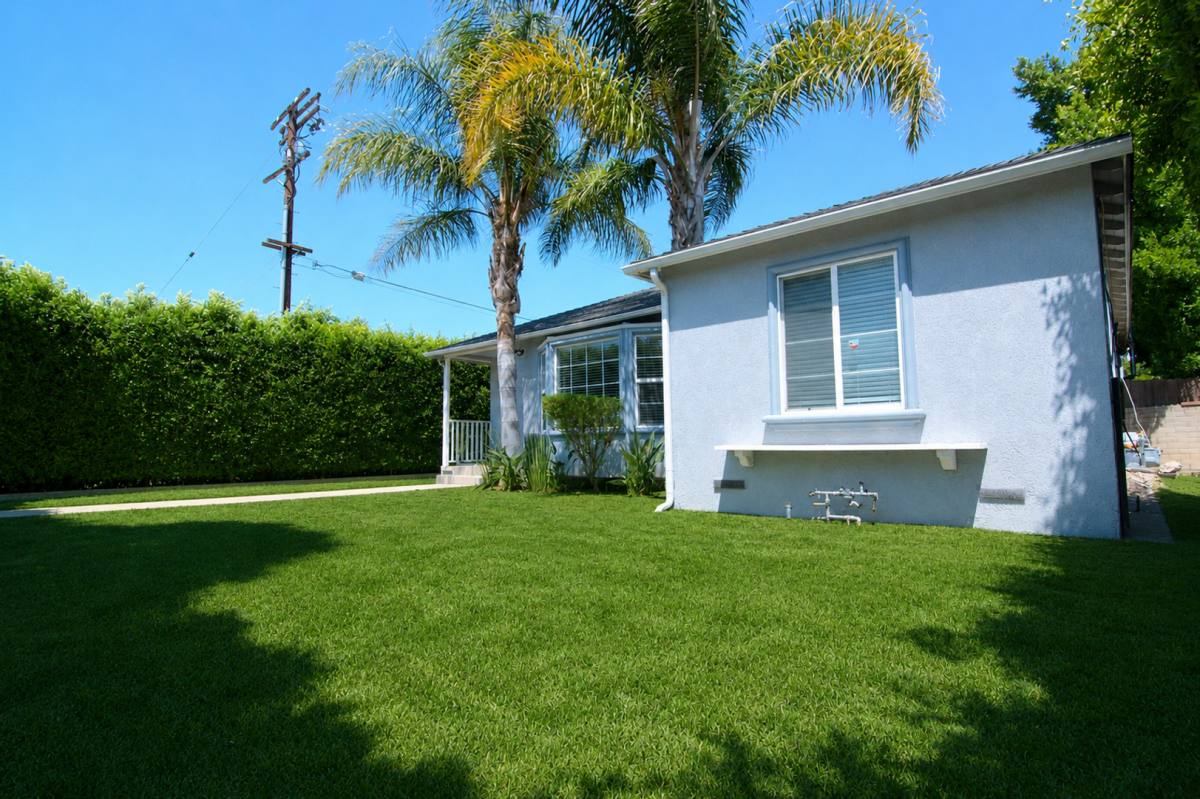 House for rent at 6730 Balboa Blvd, Van Nuys, CA 91406