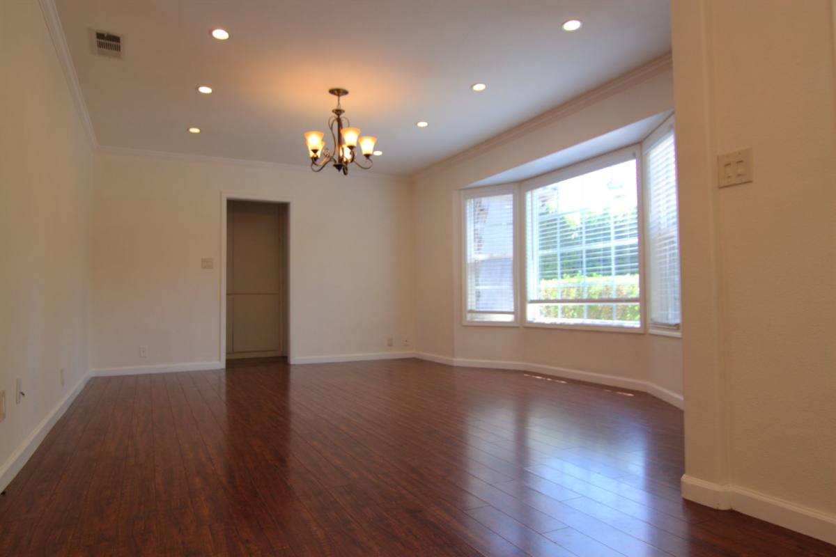 House for rent at 6730 Balboa Blvd, Van Nuys, CA 91406