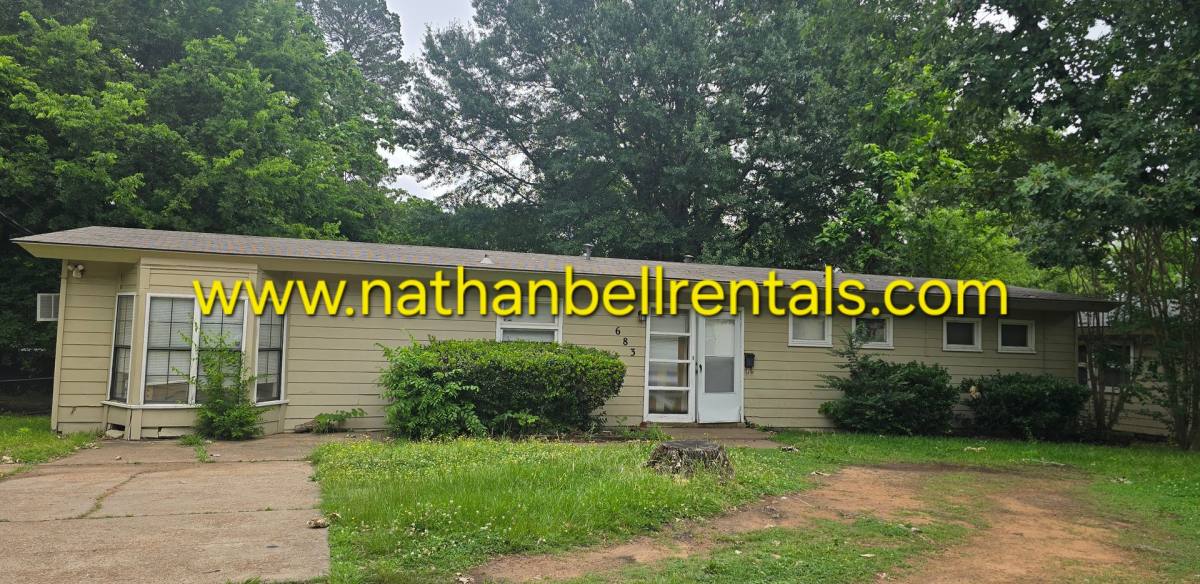 House for rent at 683 25th St SE, Paris, TX 75460