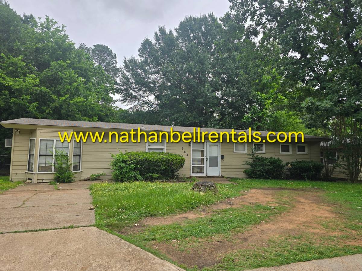 House for rent at 683 25th St SE, Paris, TX 75460