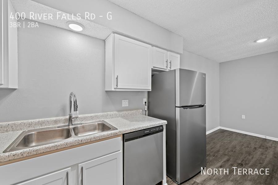 Apartment for rent at 400 River Falls Rd, Kansas City, KS 66111