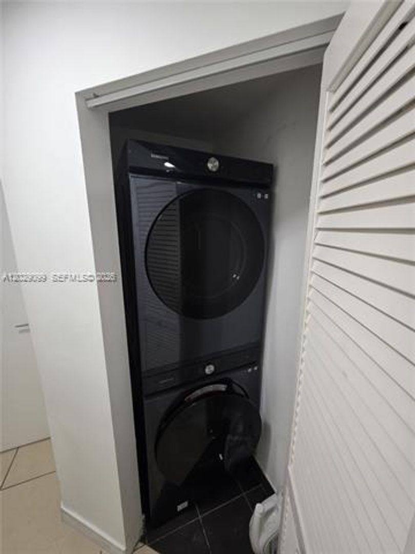 Apartment for rent at 1111 SW 1st Ave, Miami, FL 33130