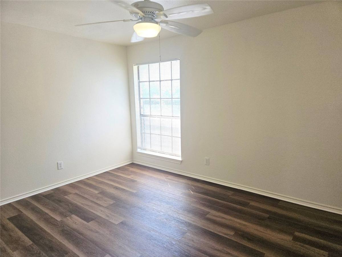 Apartment for rent at 508 E Denton Dr, Euless, TX 76039