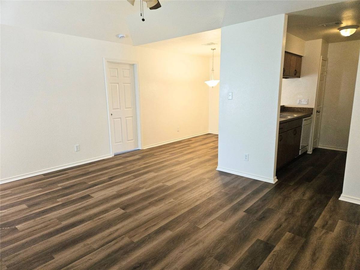 Apartment for rent at 508 E Denton Dr, Euless, TX 76039