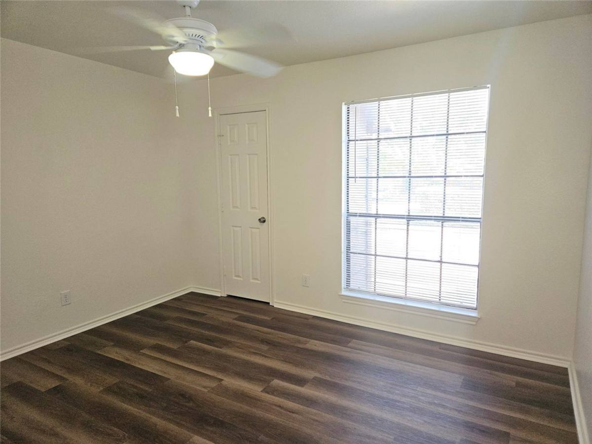 Apartment for rent at 508 E Denton Dr, Euless, TX 76039