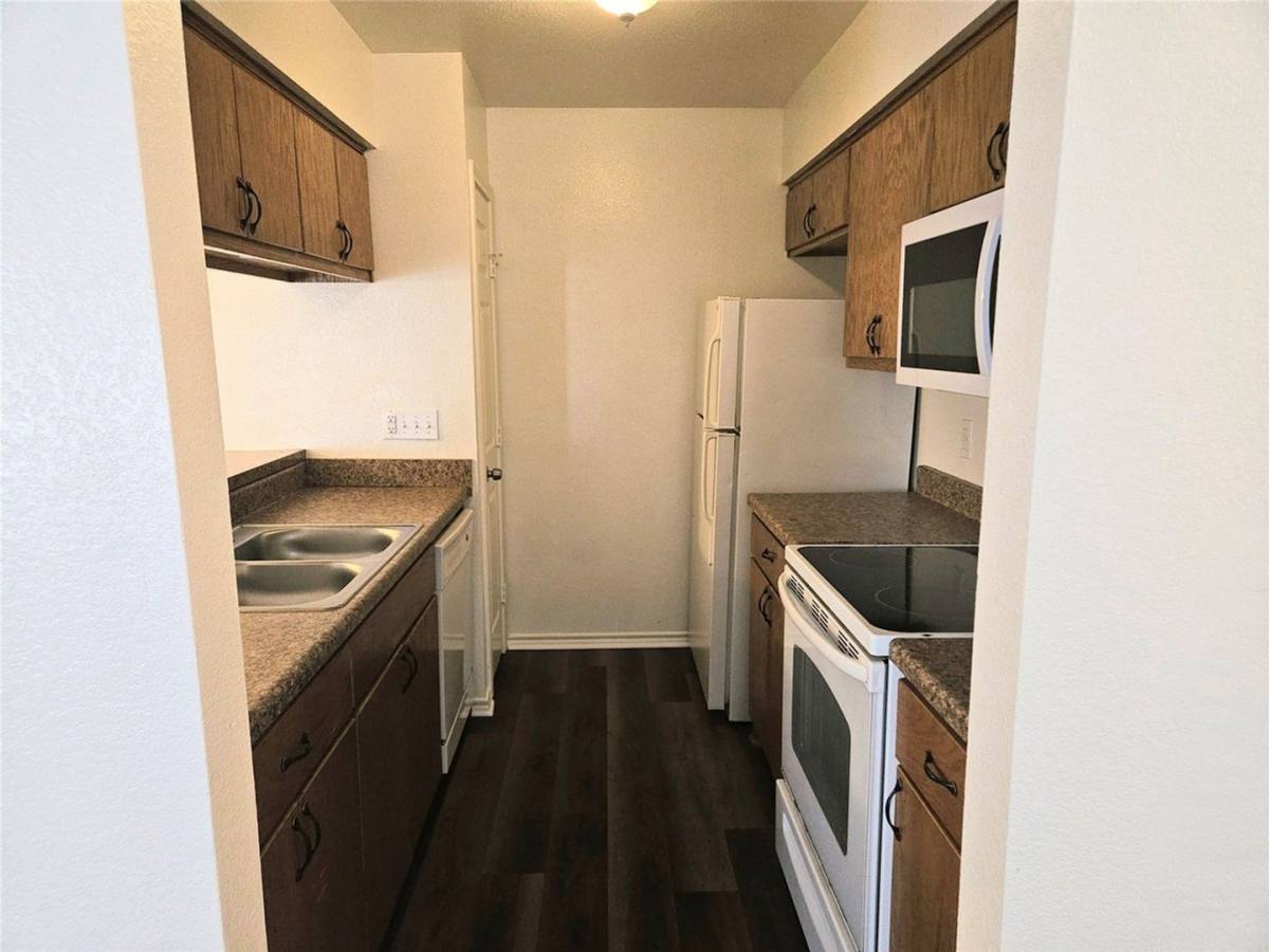 Apartment for rent at 508 E Denton Dr, Euless, TX 76039