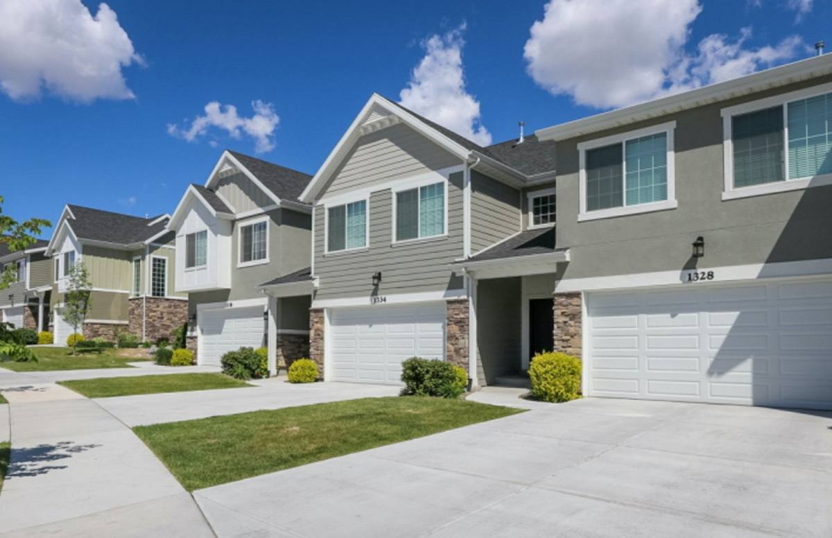 Townhouse for rent at 1334 W Wallburg Dr, Salt Lake City, UT 84123