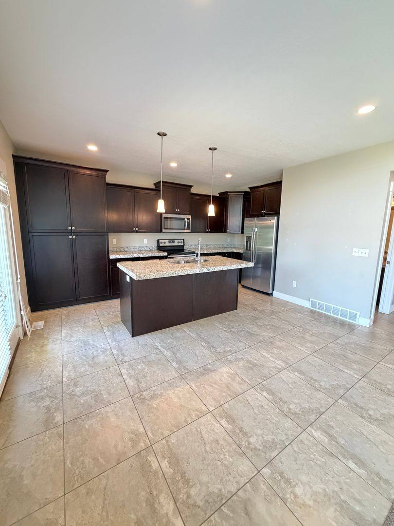Townhouse for rent at 1334 W Wallburg Dr, Salt Lake City, UT 84123