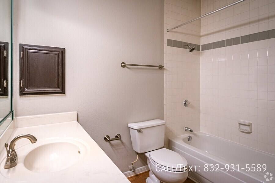 Apartment for rent at 2643 W Alabama St #INV3, Houston, TX 77098