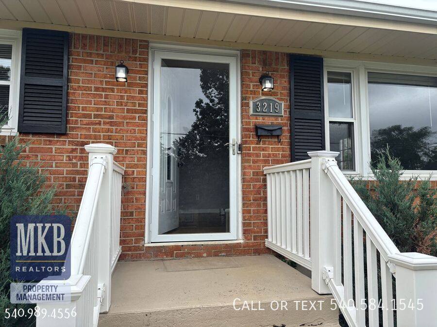 House for rent at 3219 Forest Park Blvd, Roanoke, VA 24017