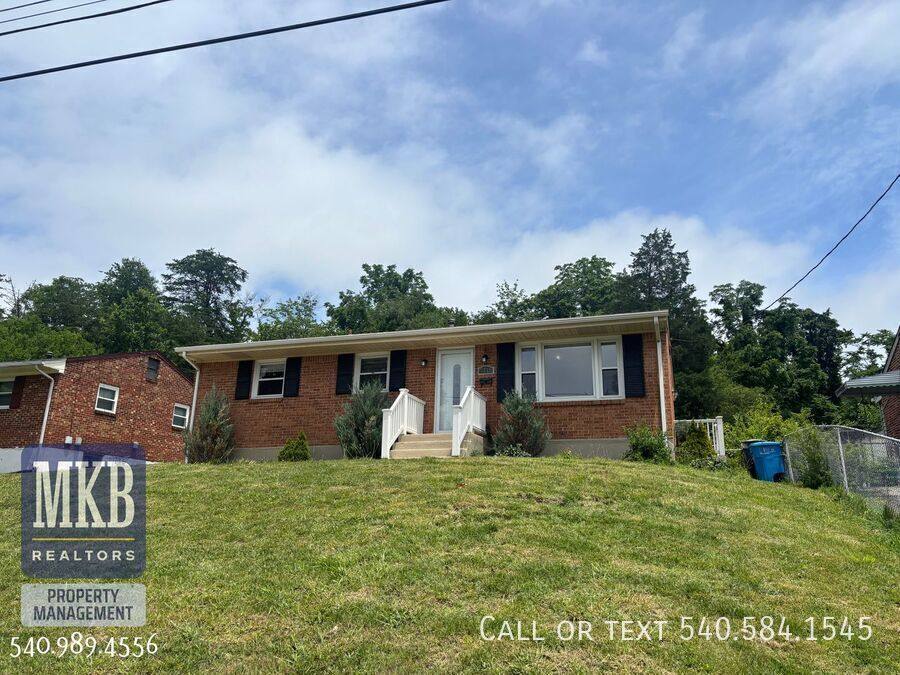 House for rent at 3219 Forest Park Blvd, Roanoke, VA 24017