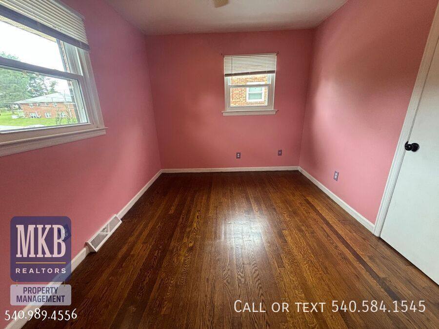 House for rent at 3219 Forest Park Blvd, Roanoke, VA 24017