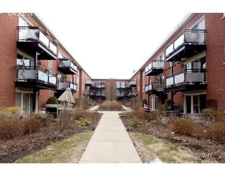 Condo for rent at 6421 N Damen Ave #2W, Chicago, IL 60645