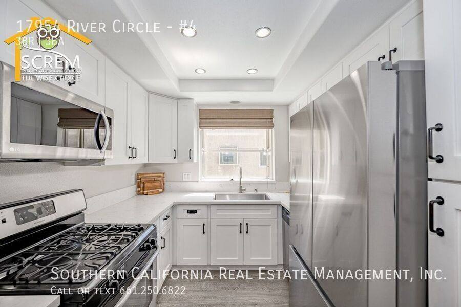 Townhouse for rent at 17954 River Circle #4, Canyon Country, CA 91387