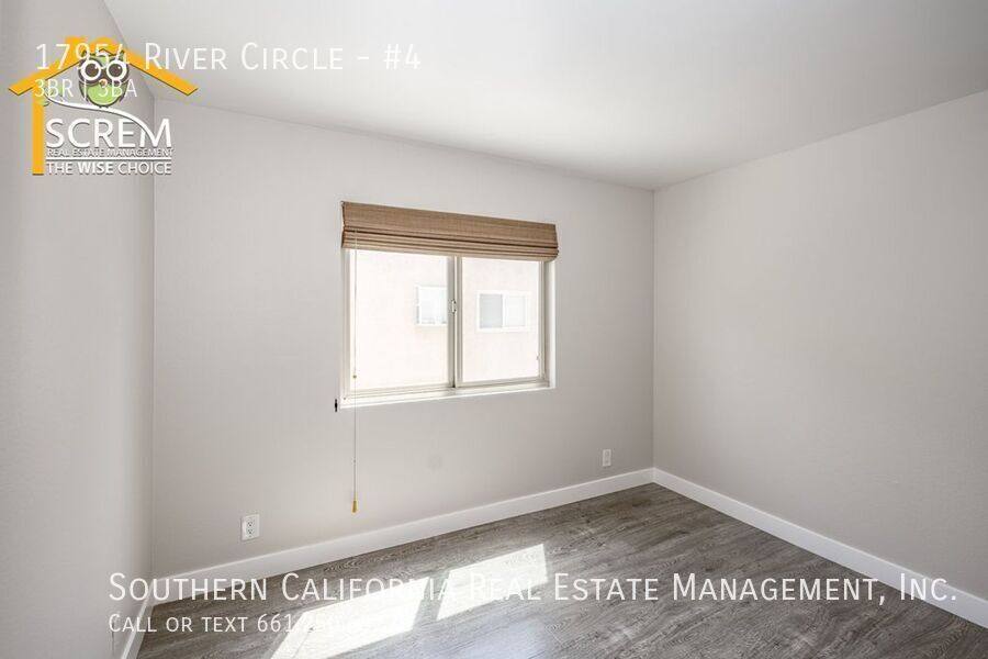 Townhouse for rent at 17954 River Circle #4, Canyon Country, CA 91387