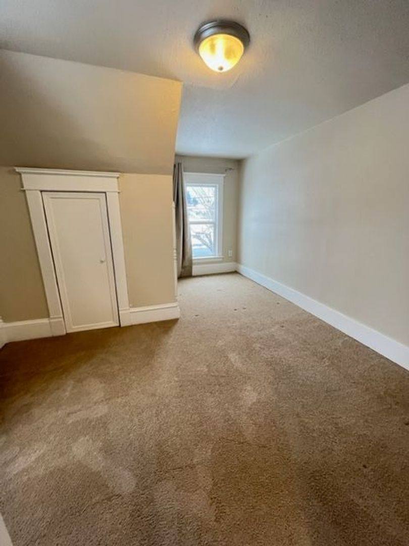 House for rent at 2211 Walnut St, Everett, WA 98201