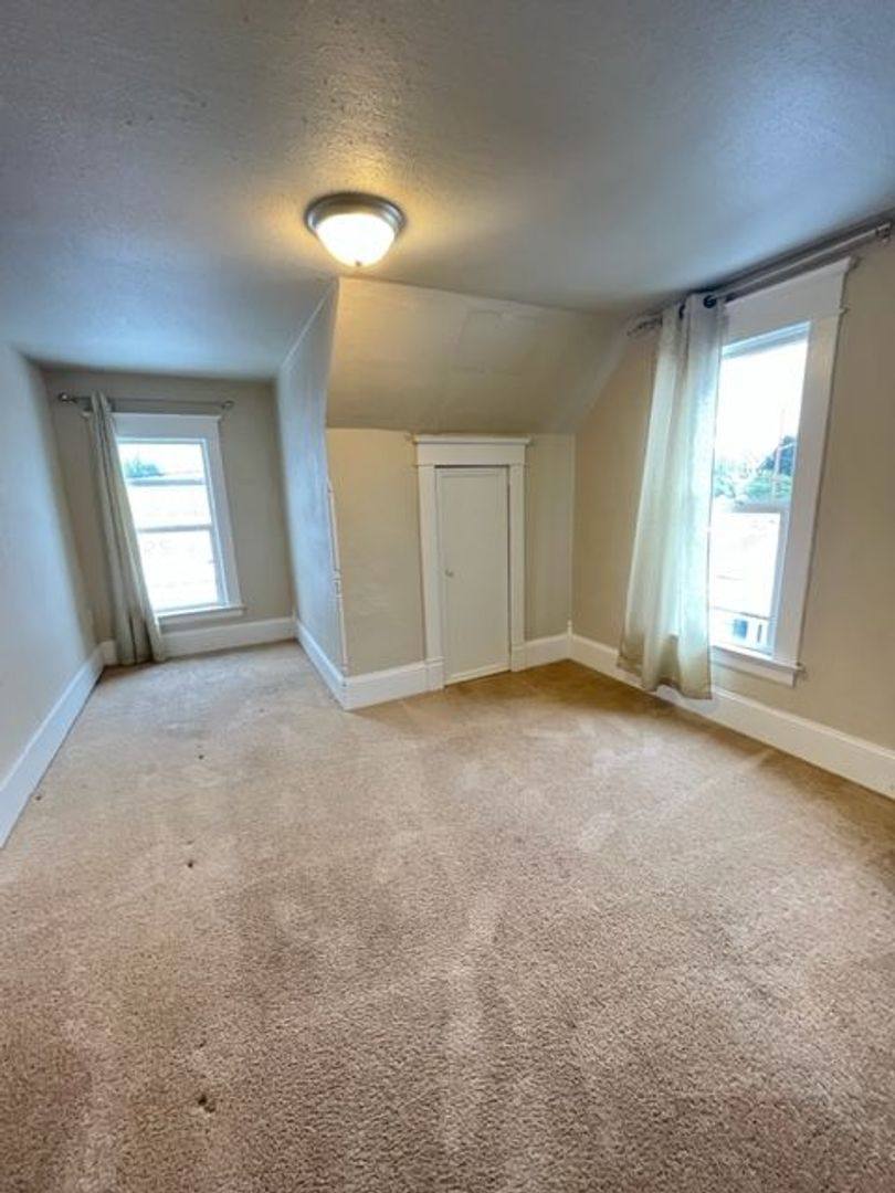 House for rent at 2211 Walnut St, Everett, WA 98201