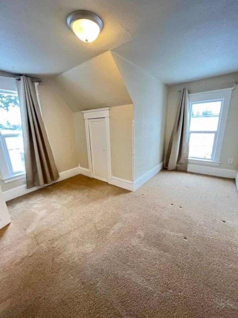 House for rent at 2211 Walnut St, Everett, WA 98201
