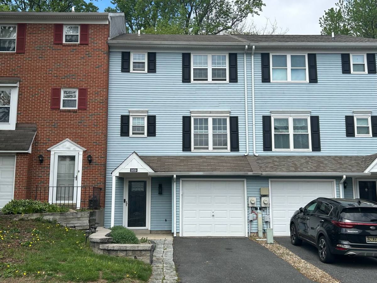 Townhouse for rent at 5059 E Woodmill Dr, Wilmington, DE 19808