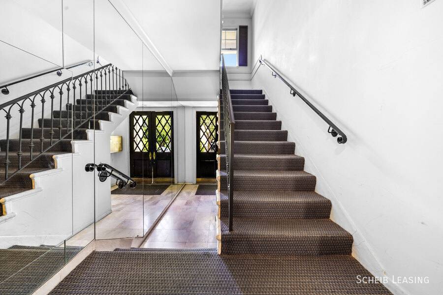 Apartment for rent at 145 S Roxbury Dr #1, Beverly Hills, CA 90212