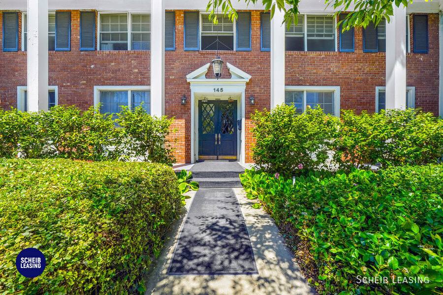 Apartment for rent at 145 S Roxbury Dr #1, Beverly Hills, CA 90212