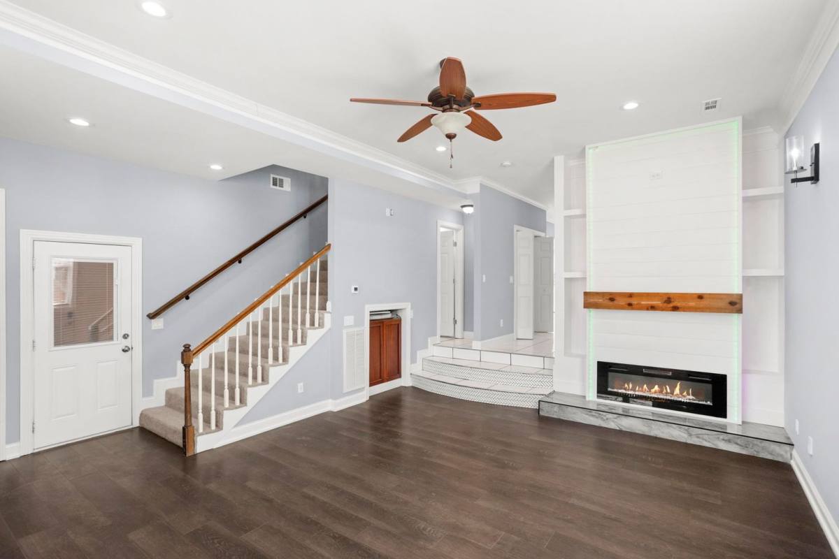 Apartment for rent at 239 E Bledsoe St, Gallatin, TN 37066
