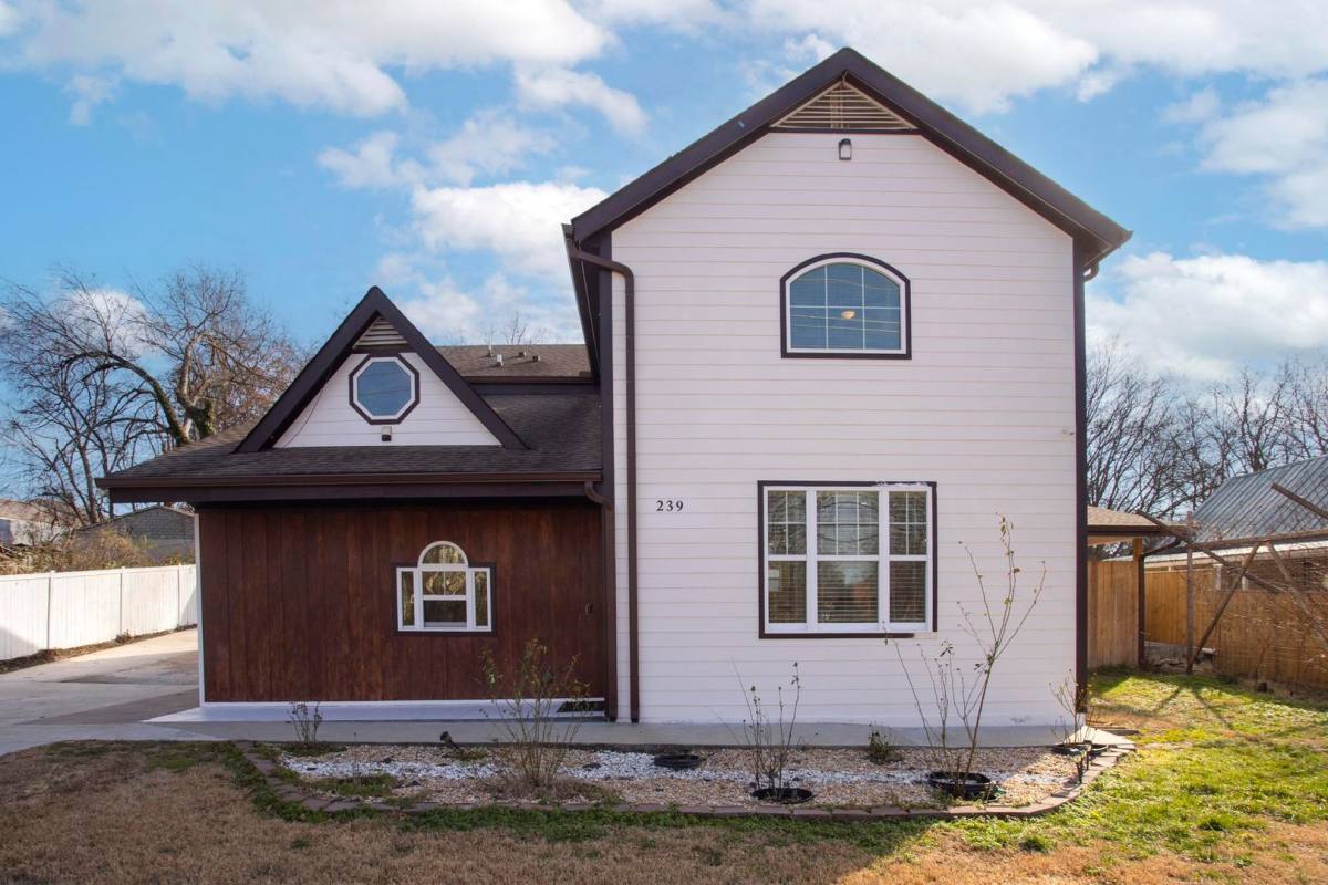 Apartment for rent at 239 E Bledsoe St, Gallatin, TN 37066