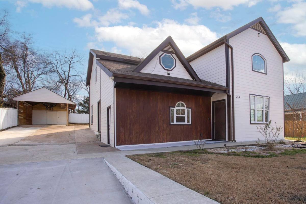 Apartment for rent at 239 E Bledsoe St, Gallatin, TN 37066