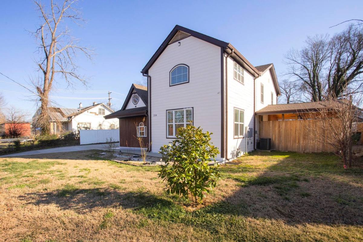 Apartment for rent at 239 E Bledsoe St, Gallatin, TN 37066