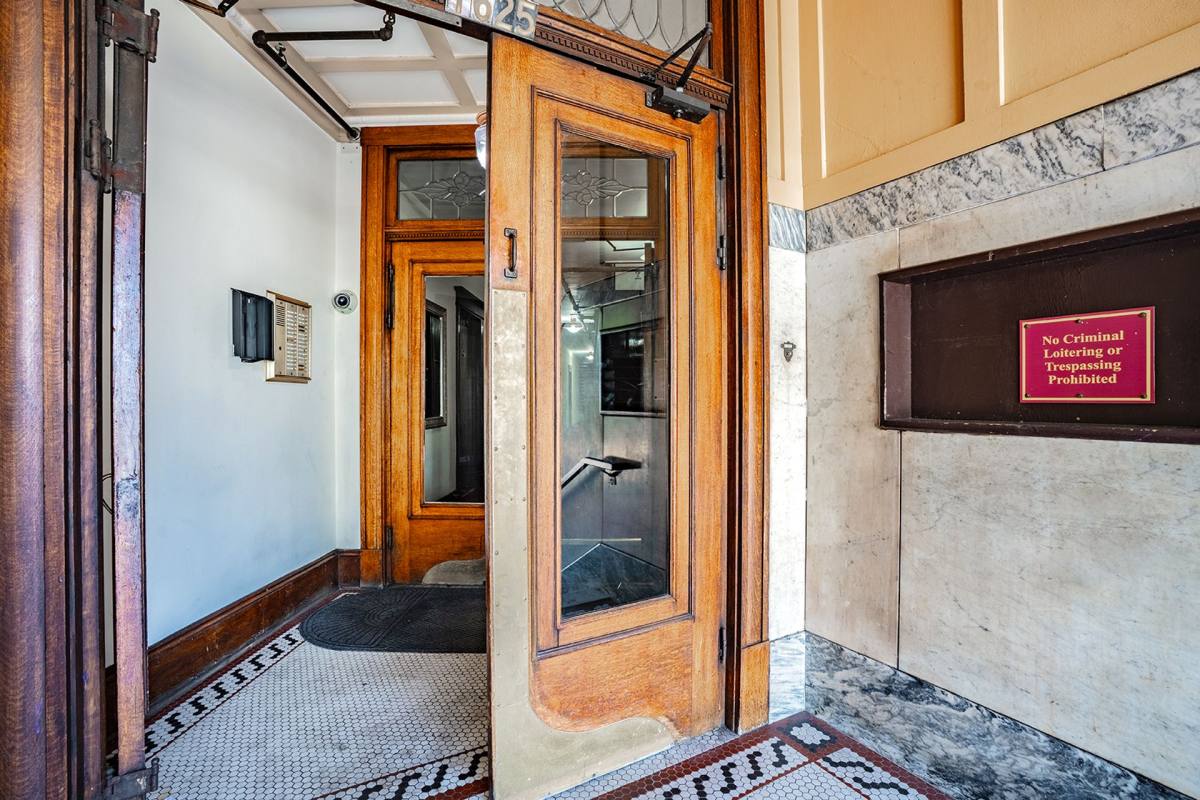 Apartment for rent at 1625 E Madison St, Seattle, WA 98122