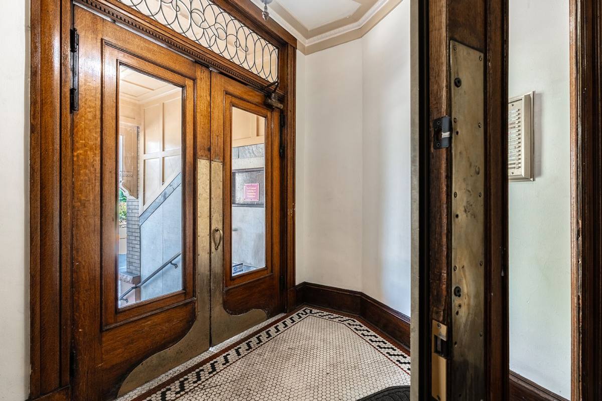 Apartment for rent at 1625 E Madison St, Seattle, WA 98122