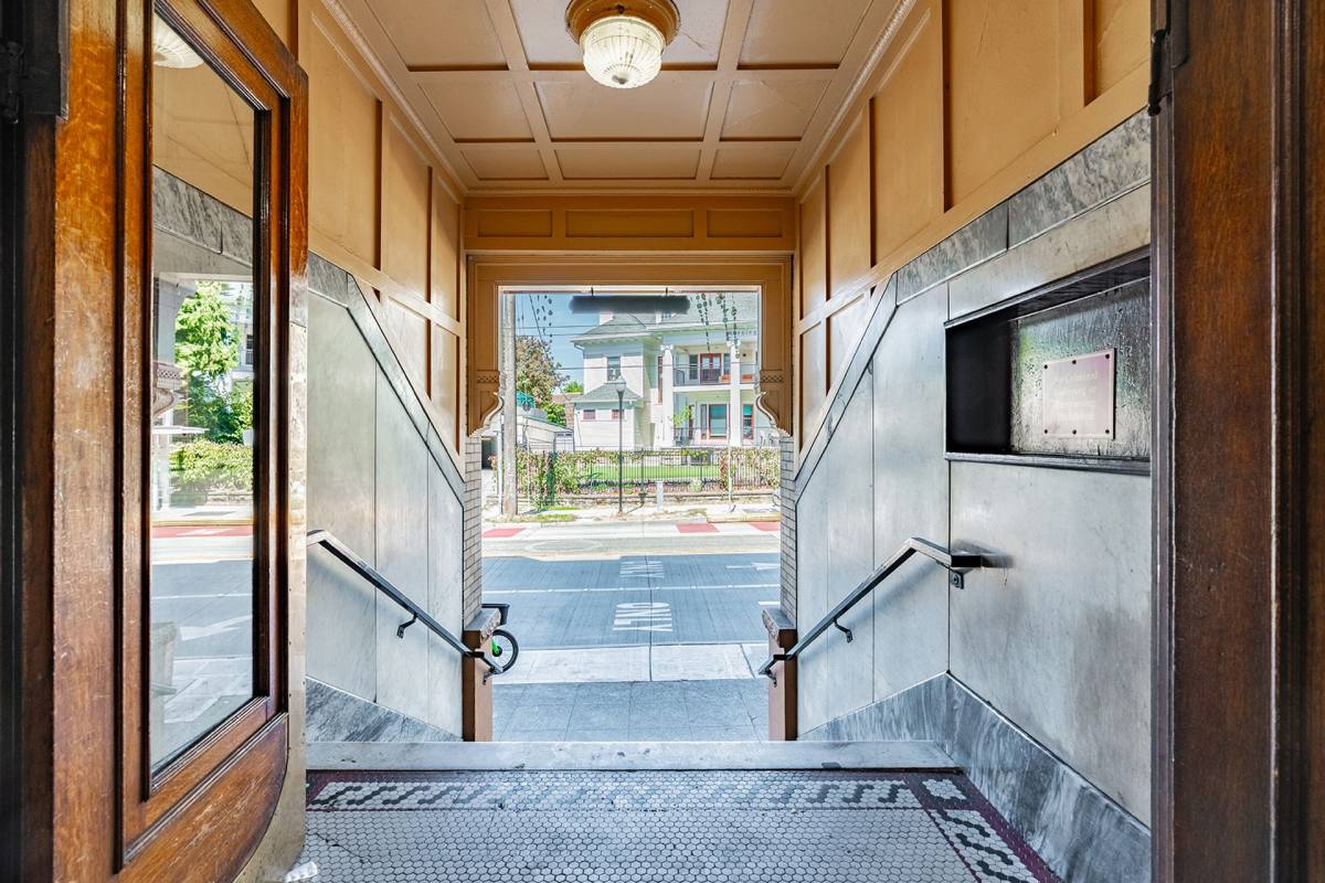 Apartment for rent at 1625 E Madison St, Seattle, WA 98122