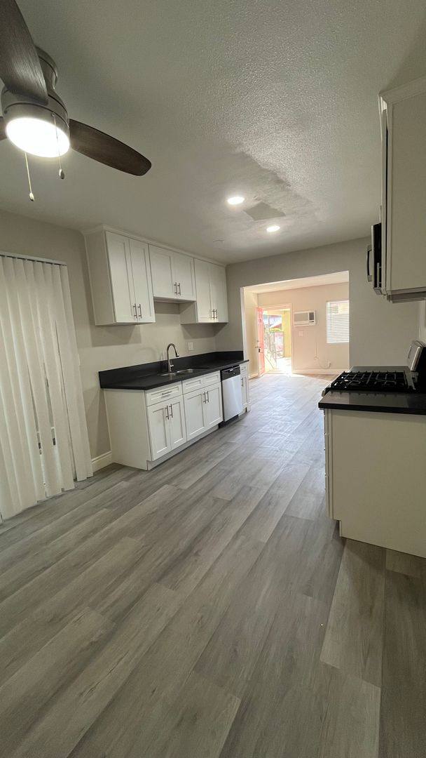 Apartment for rent at 1381 N San Gabriel Canyon Rd, Azusa, CA 91702
