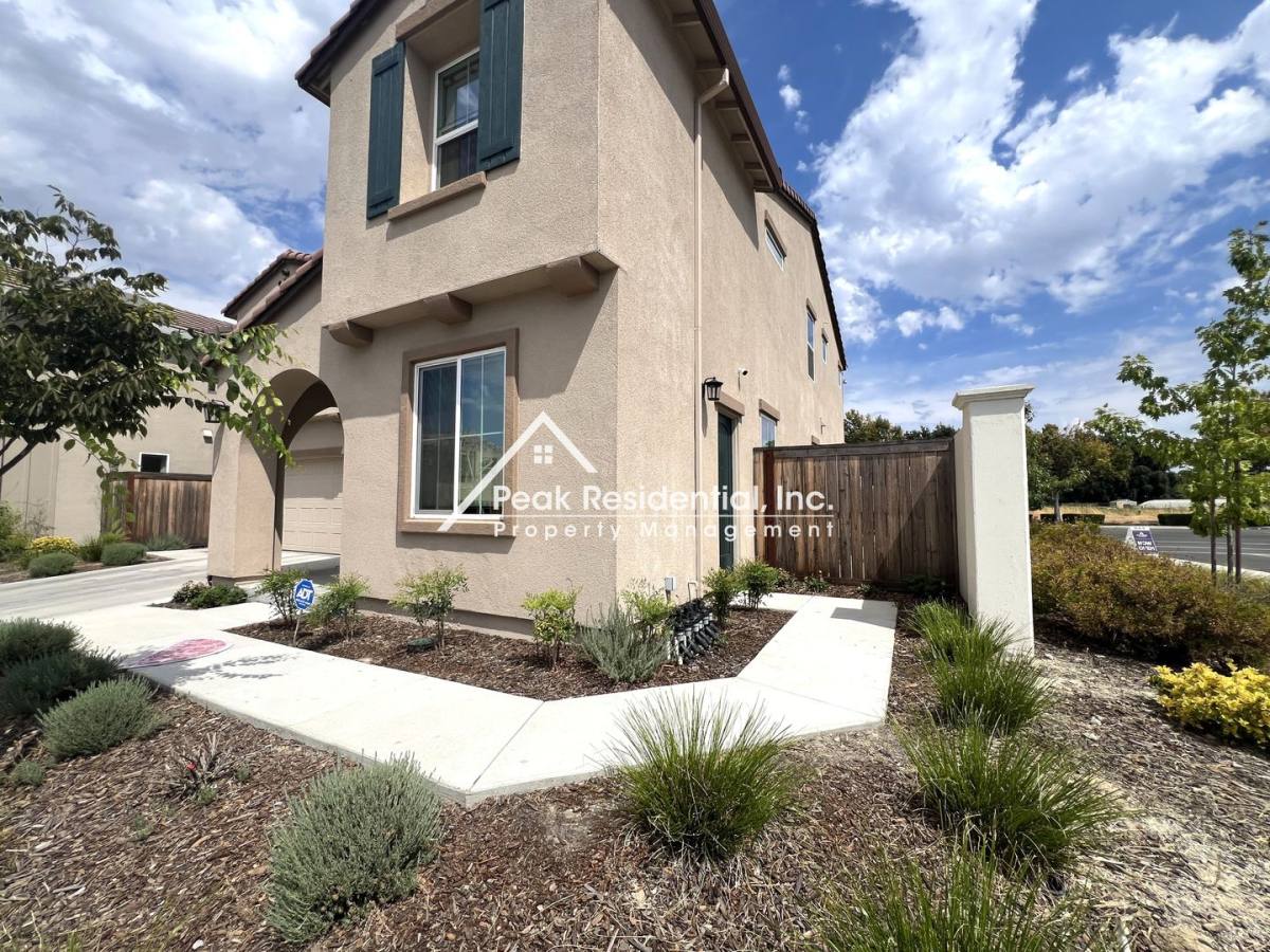 House for rent at 599 Lost River Lane, West Sacramento, CA 95605