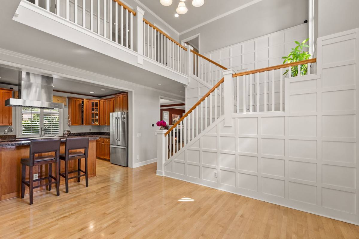 House for rent at 10706 NE 24th St, Bellevue, WA 98004