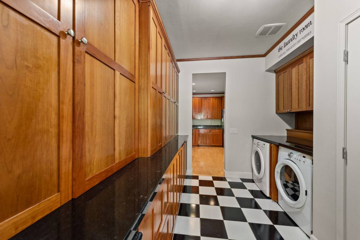 House for rent at 10706 NE 24th St, Bellevue, WA 98004