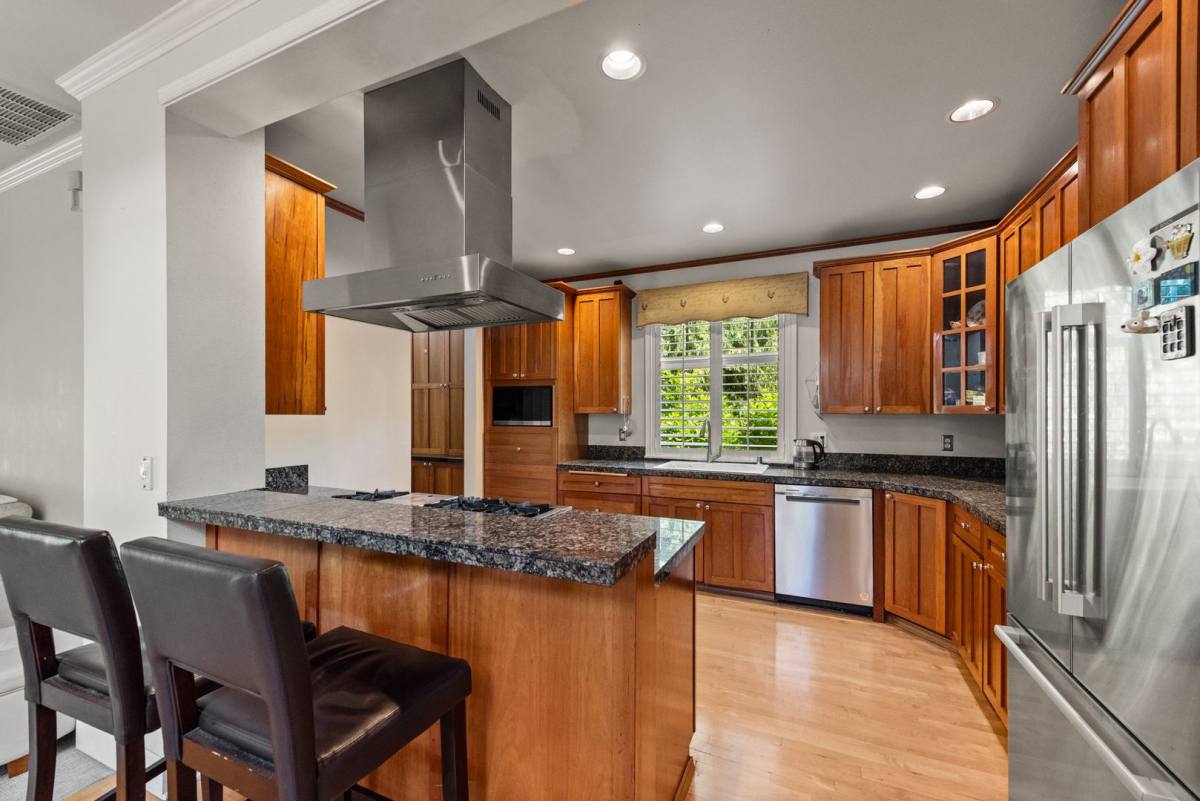 House for rent at 10706 NE 24th St, Bellevue, WA 98004