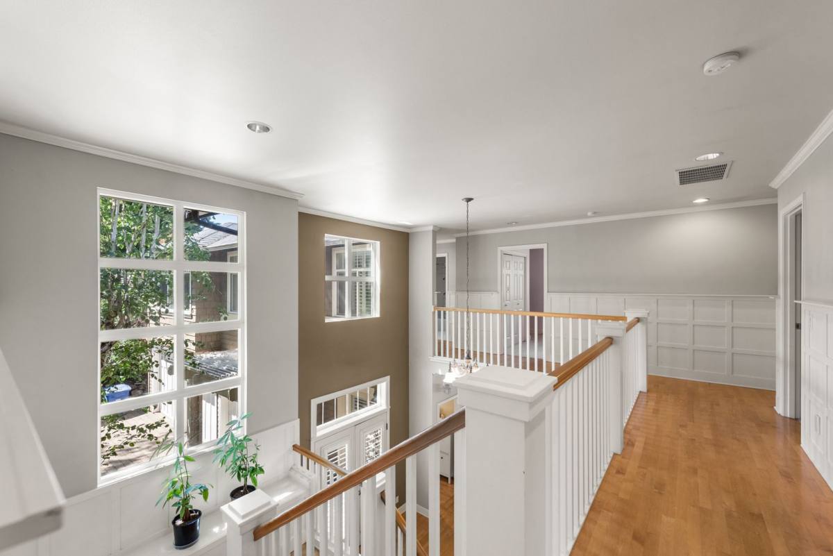House for rent at 10706 NE 24th St, Bellevue, WA 98004