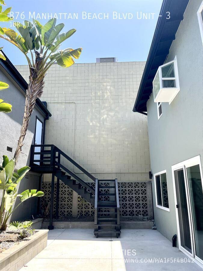 Apartment for rent at 876 Manhattan Beach Blvd #3, Manhattan Beach, CA 90266