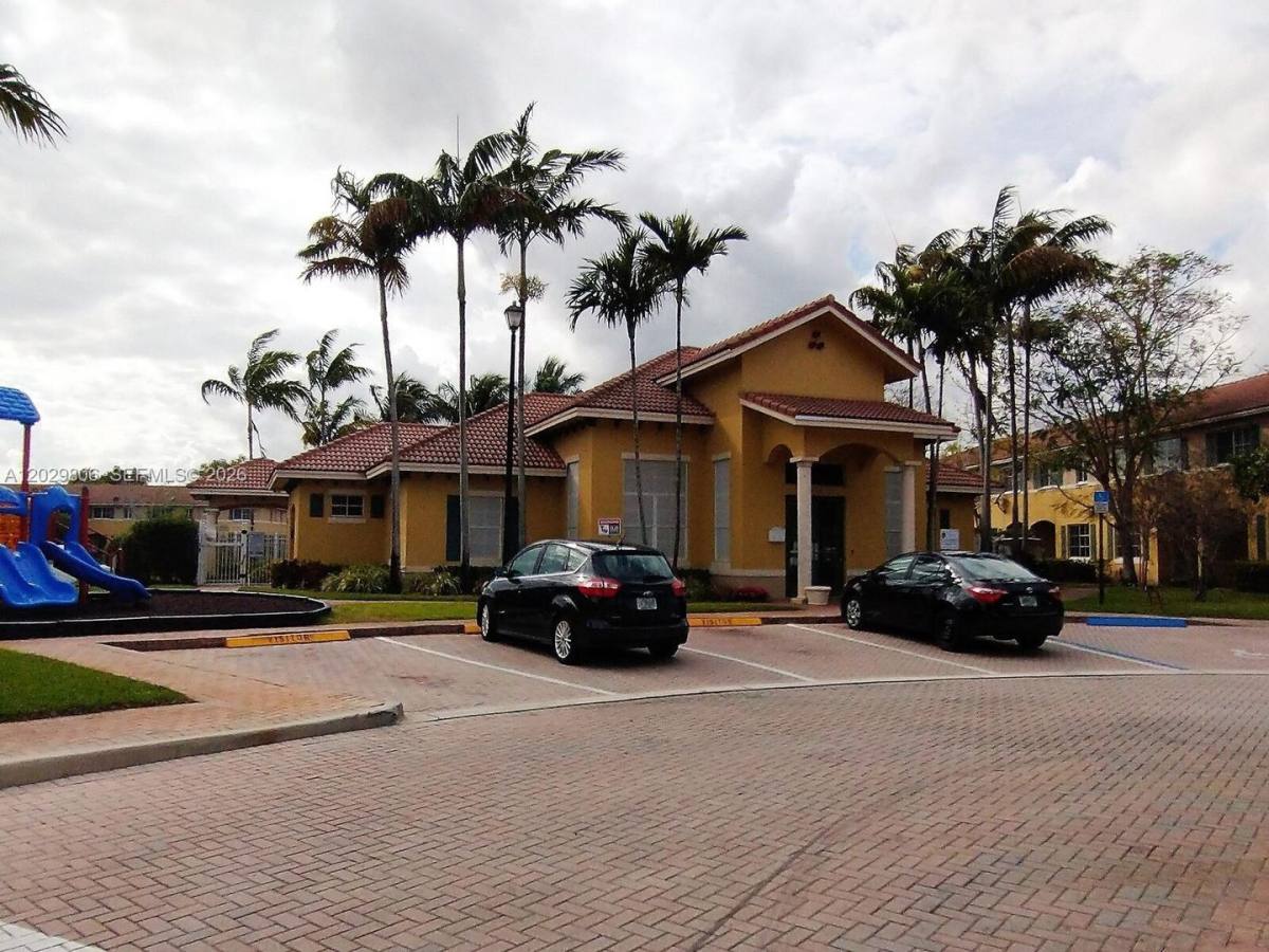 Townhouse for rent at 1904 SW 60th Ave, Pompano Beach, FL 33068