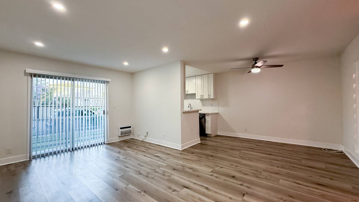 Apartment for rent at 2233 S Ridgeley Dr #106, Los Angeles, CA 90016