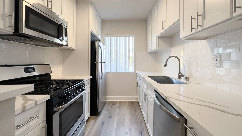 Apartment for rent at 2233 S Ridgeley Dr #106, Los Angeles, CA 90016