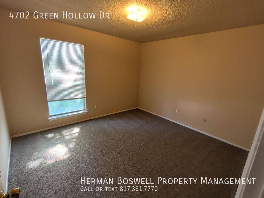 House for rent at 4702 Green Hollow Dr, Arlington, TX 76017