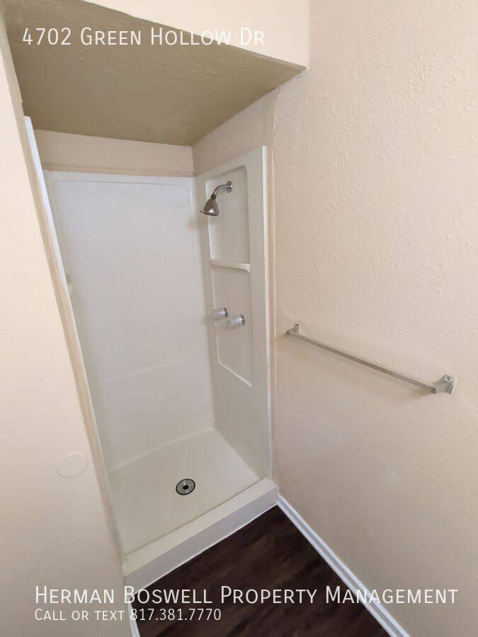 House for rent at 4702 Green Hollow Dr, Arlington, TX 76017